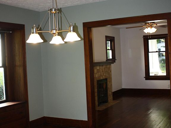3rd image of 440 Earl Ave