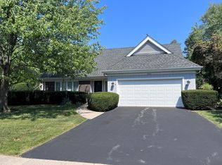 2860 White Pine Dr, Northbrook, IL
