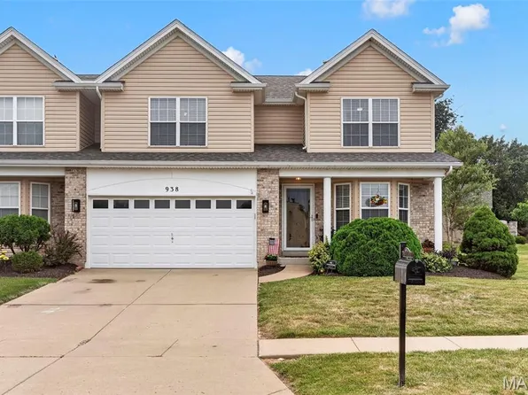938 Saint Joachim Dr, O'Fallon, MO 63366