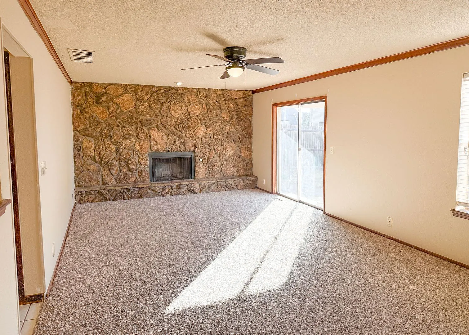 Move In Special | 3-Bed Duplex Near Boulevard & Broadway — Photo 3