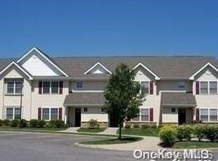 18 Morley Cir, Melville, NY 11747
