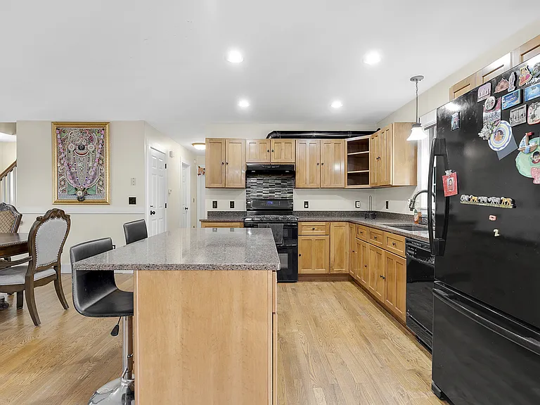 13 Andrew Ave — Photo 17
