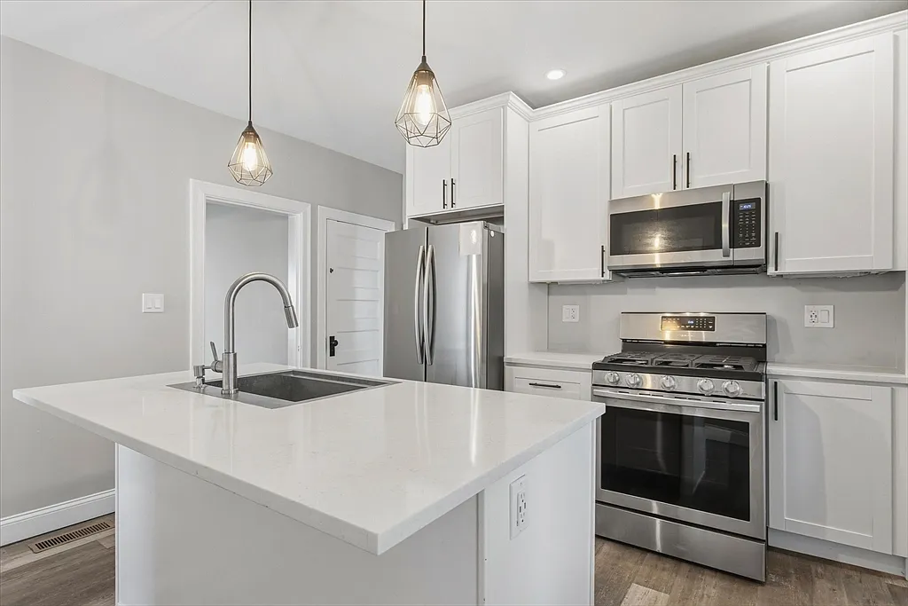2 bed, 1.0 bath, 1200 sqft, $3,000 — Photo 4