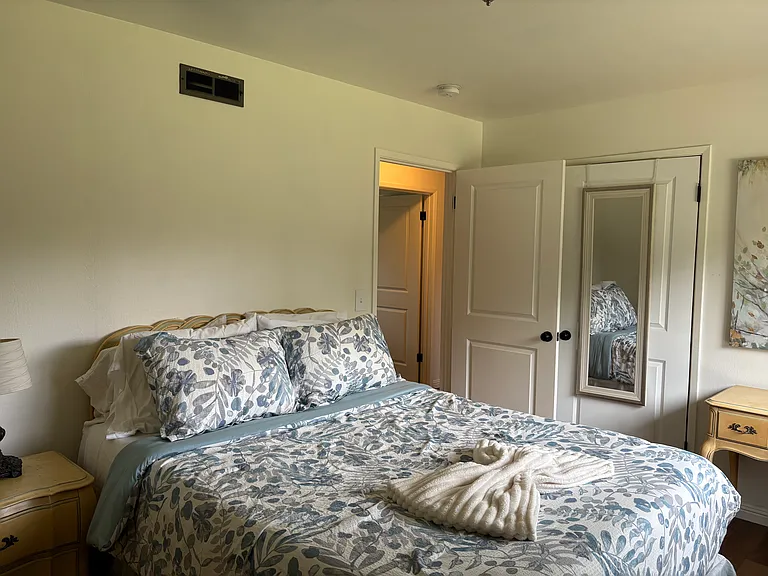 Bedroom 2 (Q)