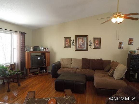 5th image of 108 Creekstone Ln