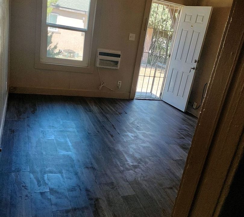 2nd image of 1107 7th St APT 2