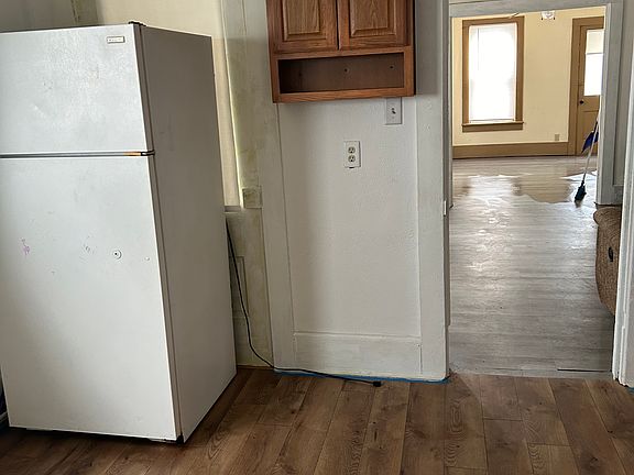 5th image of 401 Highland St