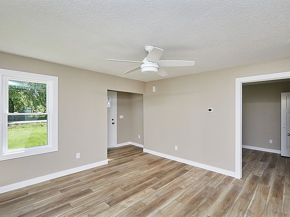 5th image of 4690 NE 31st St