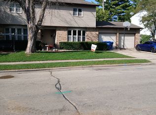 207 Chamberlain Dr, Dekalb, IL 60115