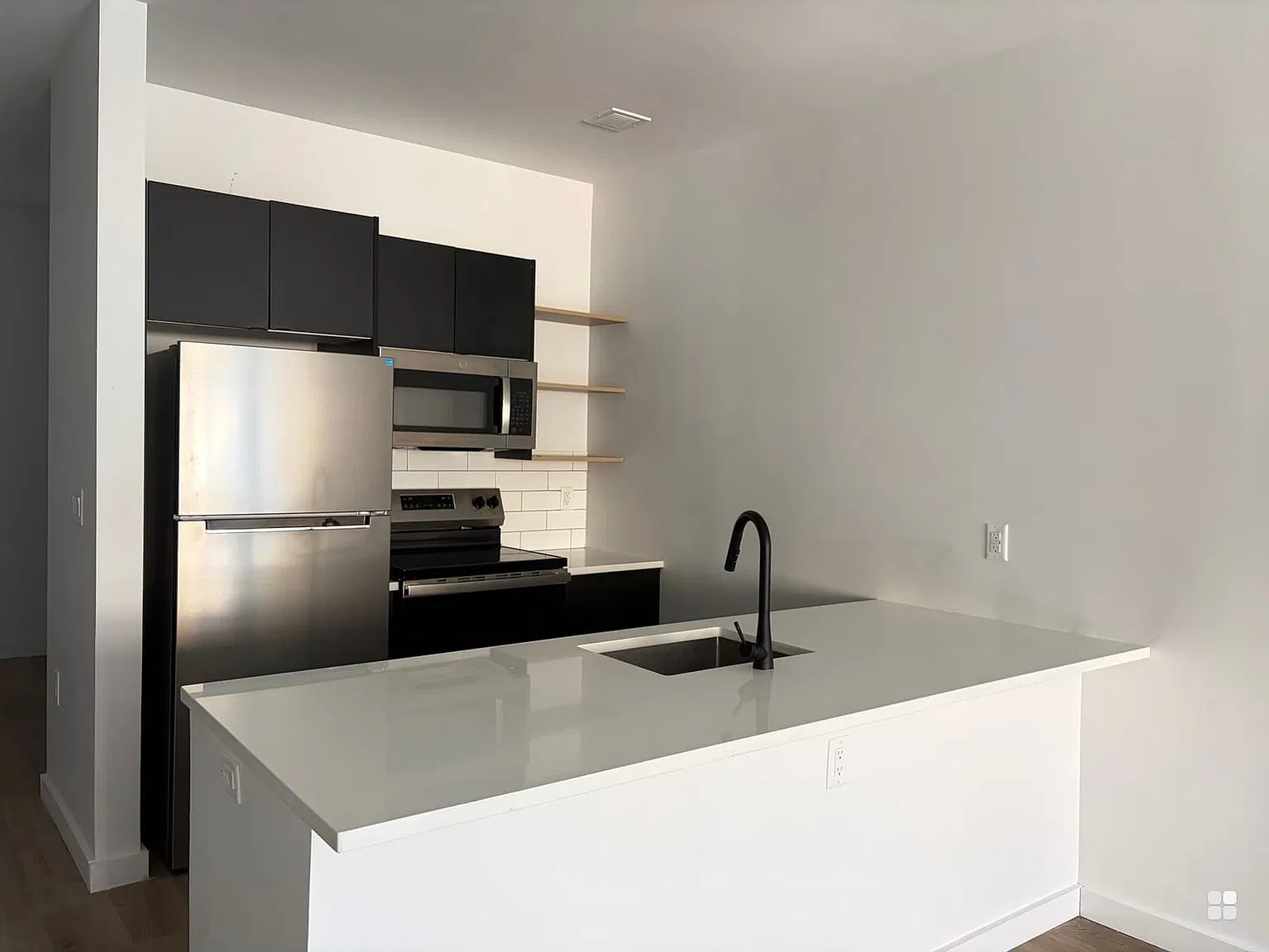 492 Market St — Photo 1