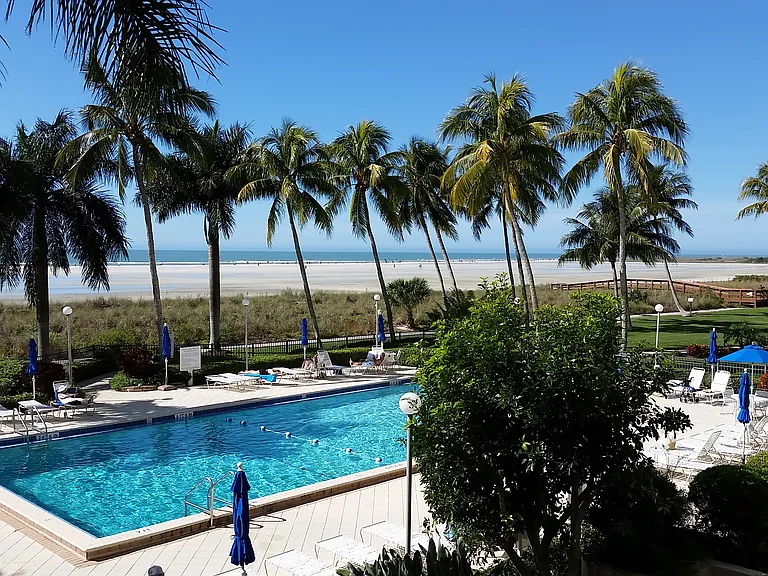 140 Seaview Ct #9 — Photo 16