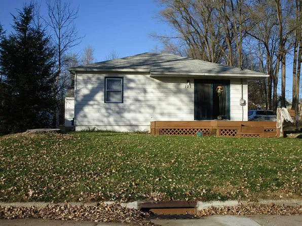 121 Wycombe St, Waterloo, IA 50703