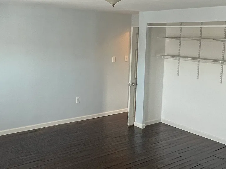 120 N Oak St — Photo 6