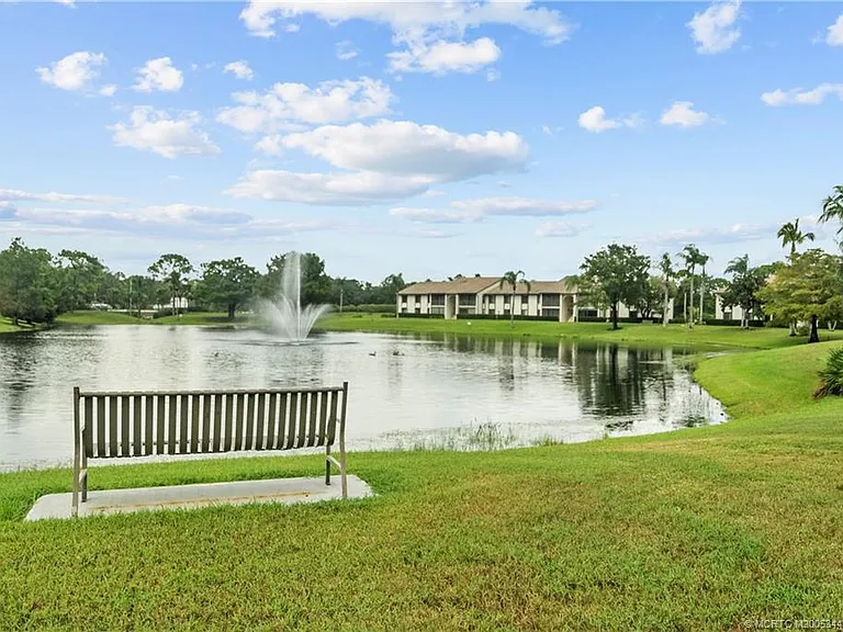 1544 SW Silver Pine Way #104-F — Photo 31