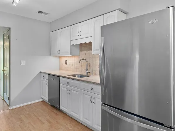 3 Hattaras Ct, Bordentown, NJ 08505