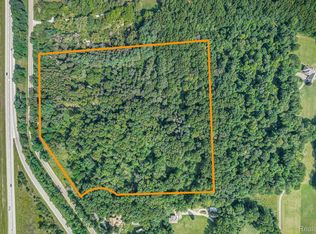 9082 Runyan Lake Rd, Fenton, MI 48430