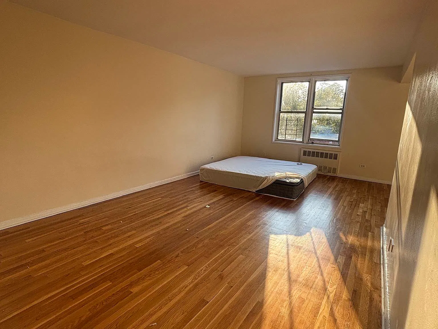6555 Broadway — Photo 2