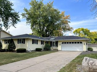 6100 Oakwood Rd, Woodbury, MN 55125
