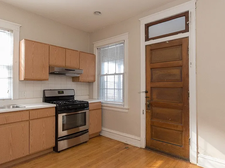 1440 W Addison St #3 — Photo 5