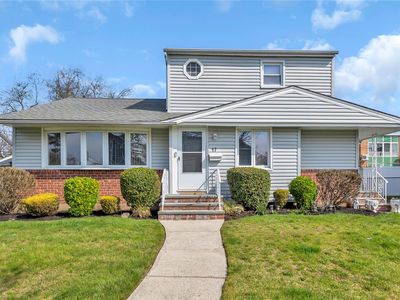 17 Columbia Road, Hicksville, NY, 11801