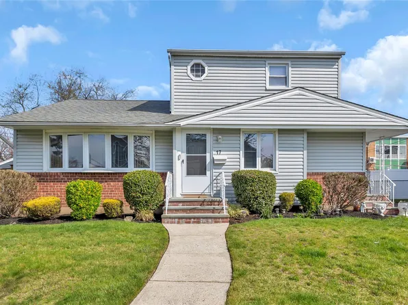 17 Columbia Road, Hicksville, NY 11801
