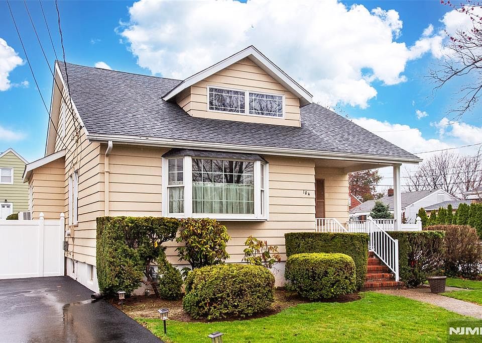 1st image of 104 Stone St