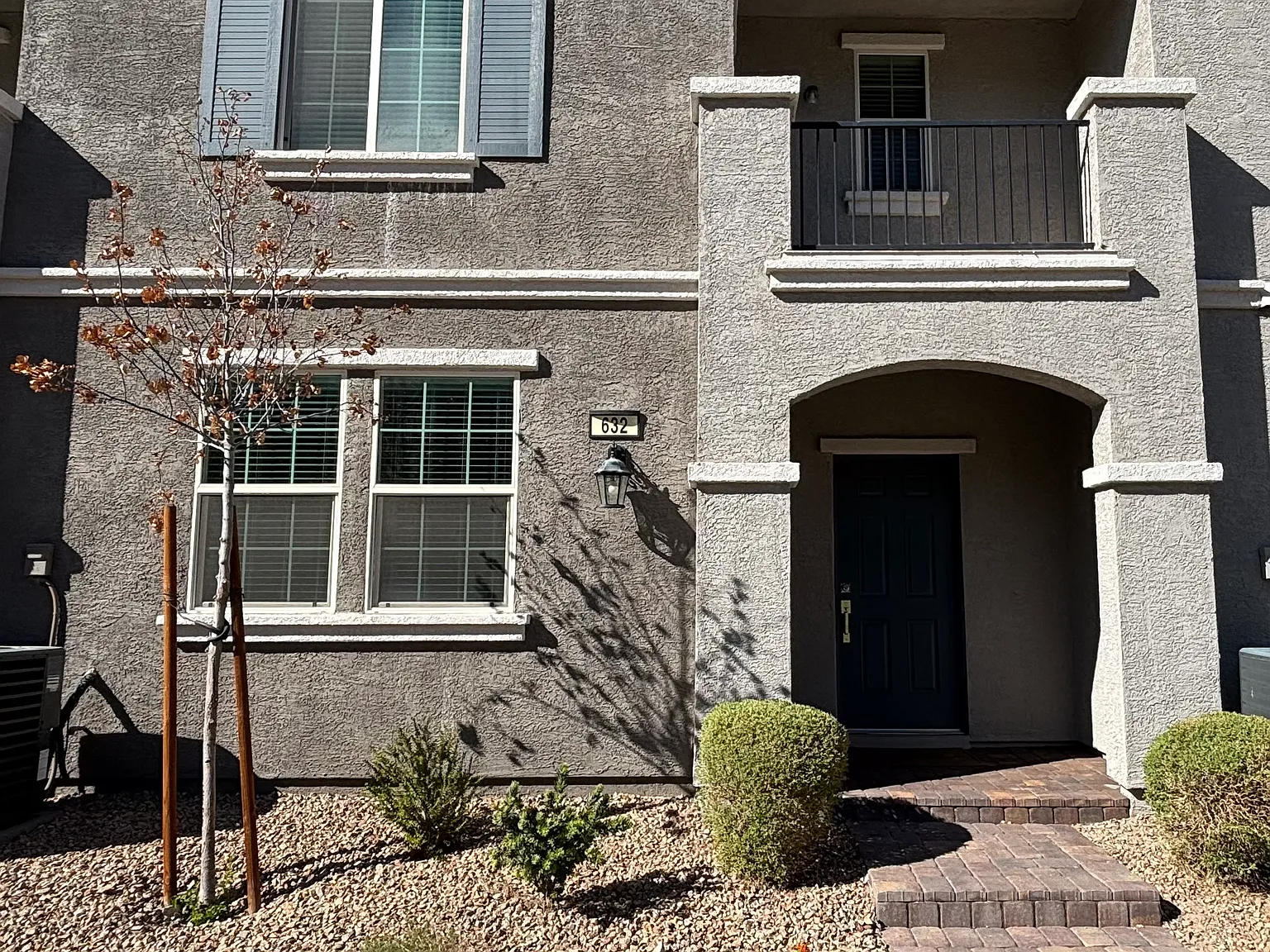 3 bed, 2.5 bath, 1832 sqft, $2,300 — Photo 1