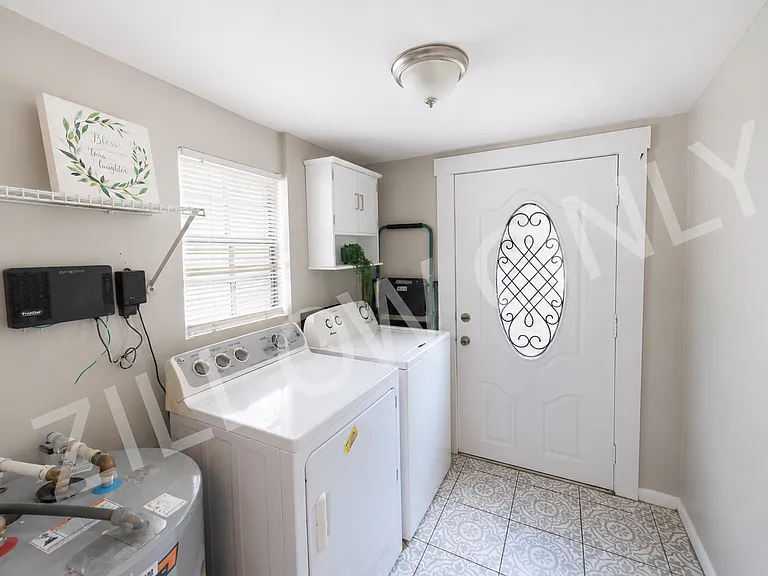 315 E Ford St — Photo 12
