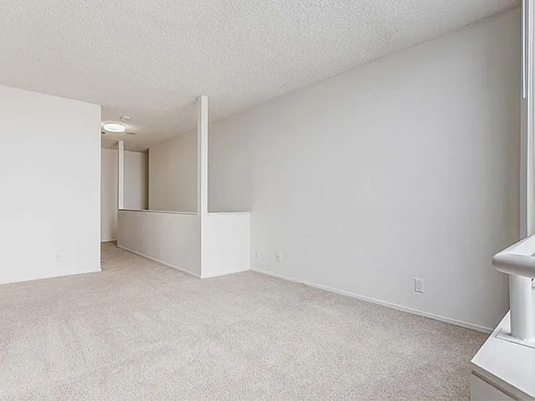 Trinity Towers Apartments — Photo 103