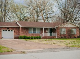 716 N Carbon St, Girard, KS 66743