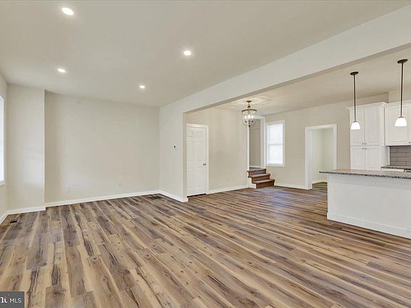 4th image of 323 Main St