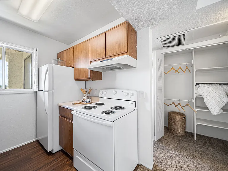 Valley View Apartments — Photo 22