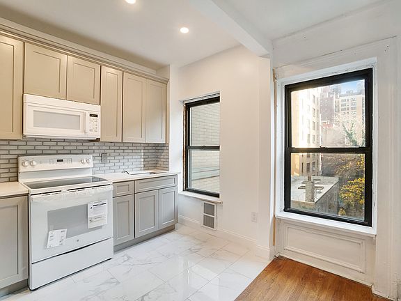 2nd image of 1032 2nd Ave APT 3