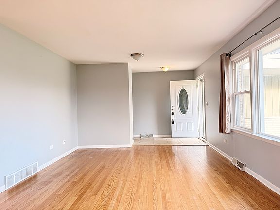 3rd image of 724 Burning Tree Ln