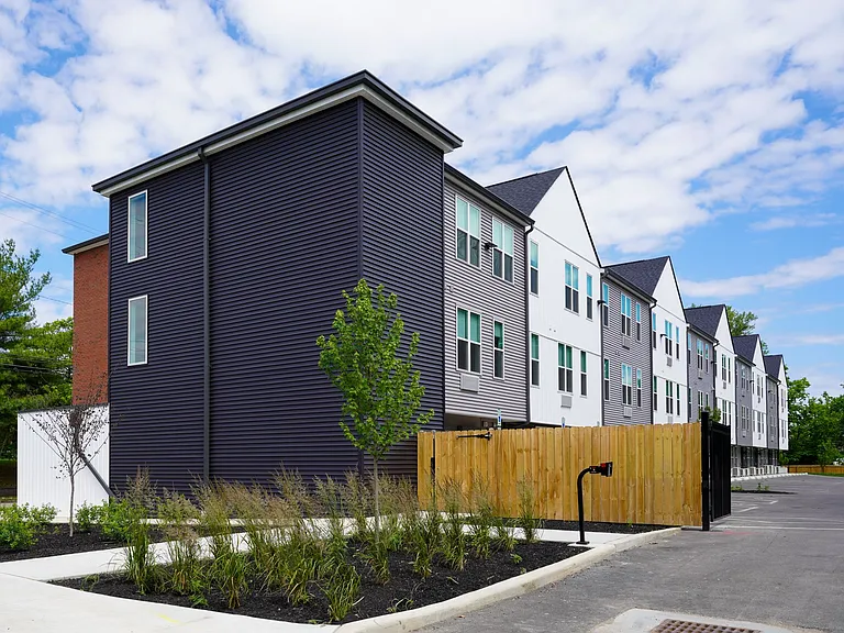 476 Taylor Apartments — Photo 24