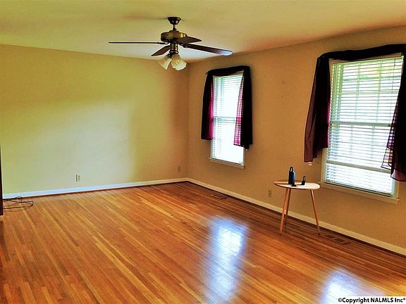 4th image of 508 Harolds Dr NW