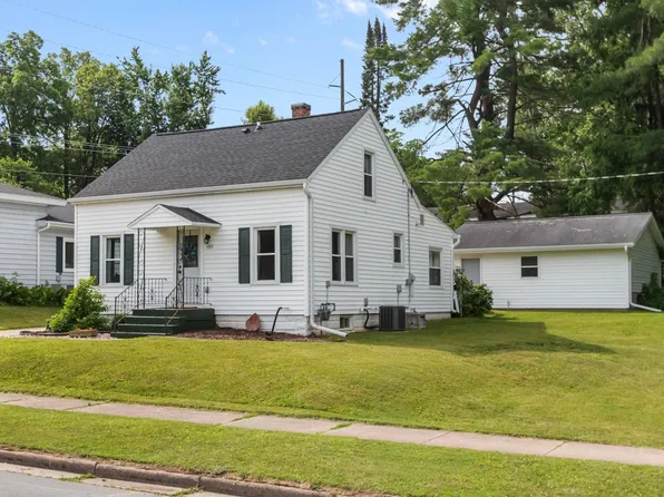 190 Division St, Iola, WI 54945