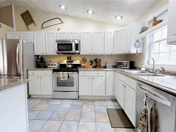3rd image of 57 King Arthur Dr