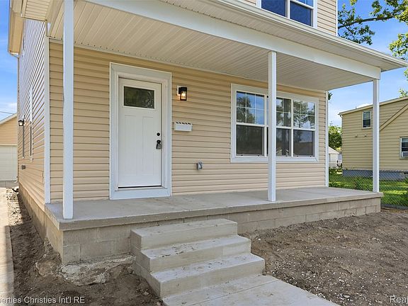 3rd image of 27824 Groveland St