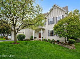 1122 Hidden Glen Cir, St Charles, IL