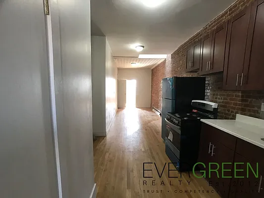 Rented by Evergreen Apartments BK | media 2