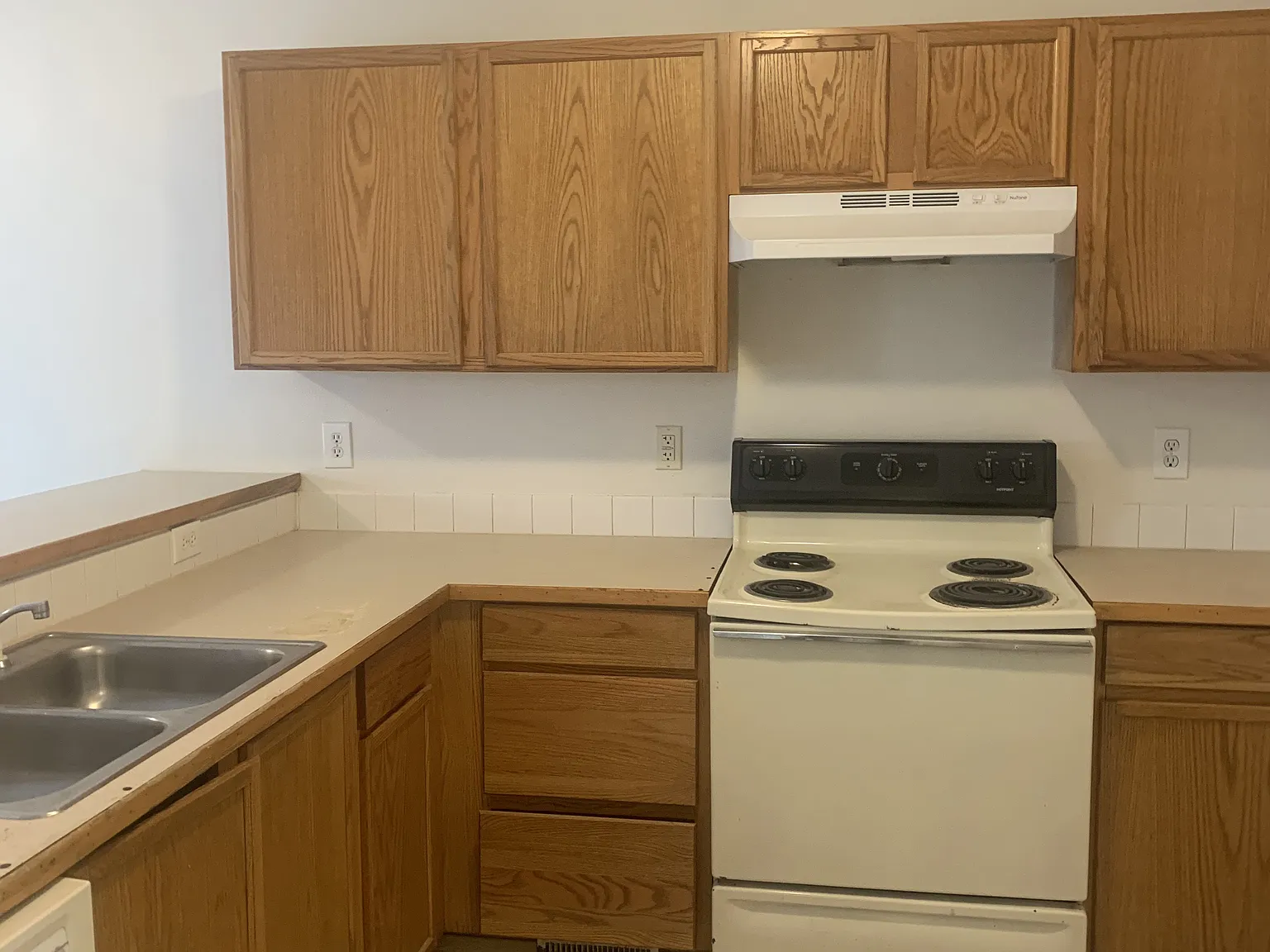3 bed, 2.5 bath, 1260 sqft, $1,900 — Photo 2