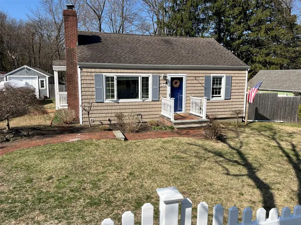 37 Edwards Place, Huntington Station, NY 11746