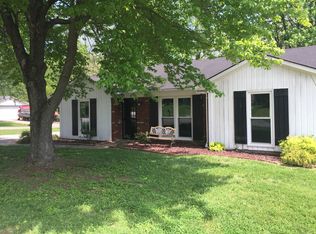 8419 Roseborough Rd, Louisville, KY 40228