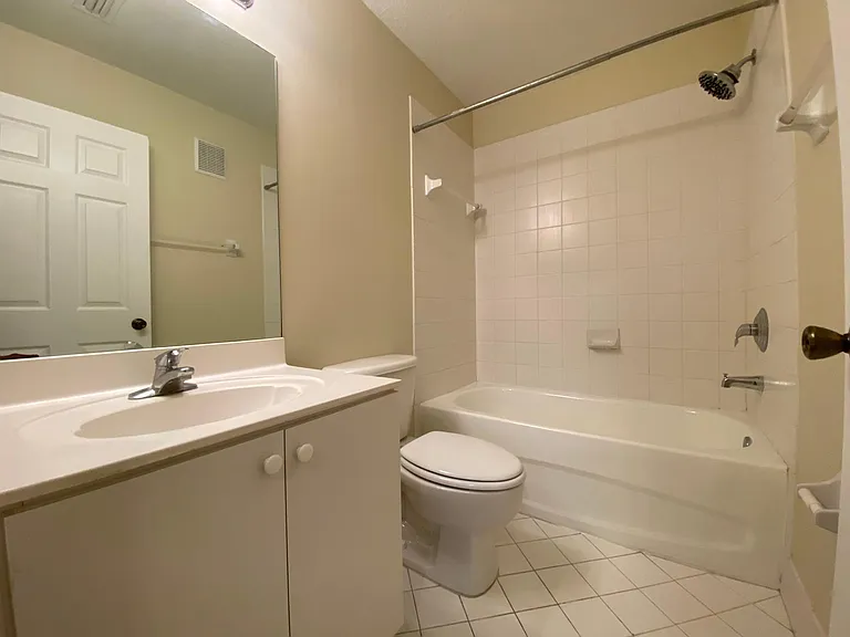 1260 SE 29th St #203 — Photo 15