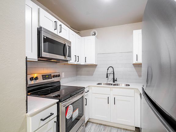3rd image of 917 24th Ave SW #103