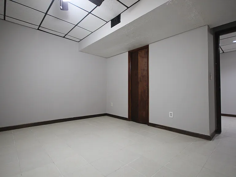 3310 Chastain Xing — Photo 30