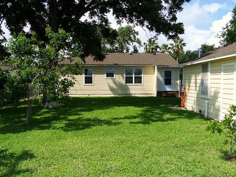 3302 Olsen Dr — Photo 3