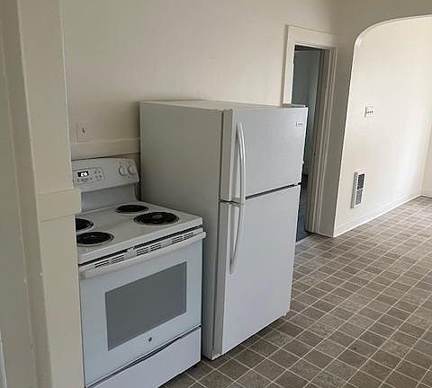 4th image of 1421 S 42nd St