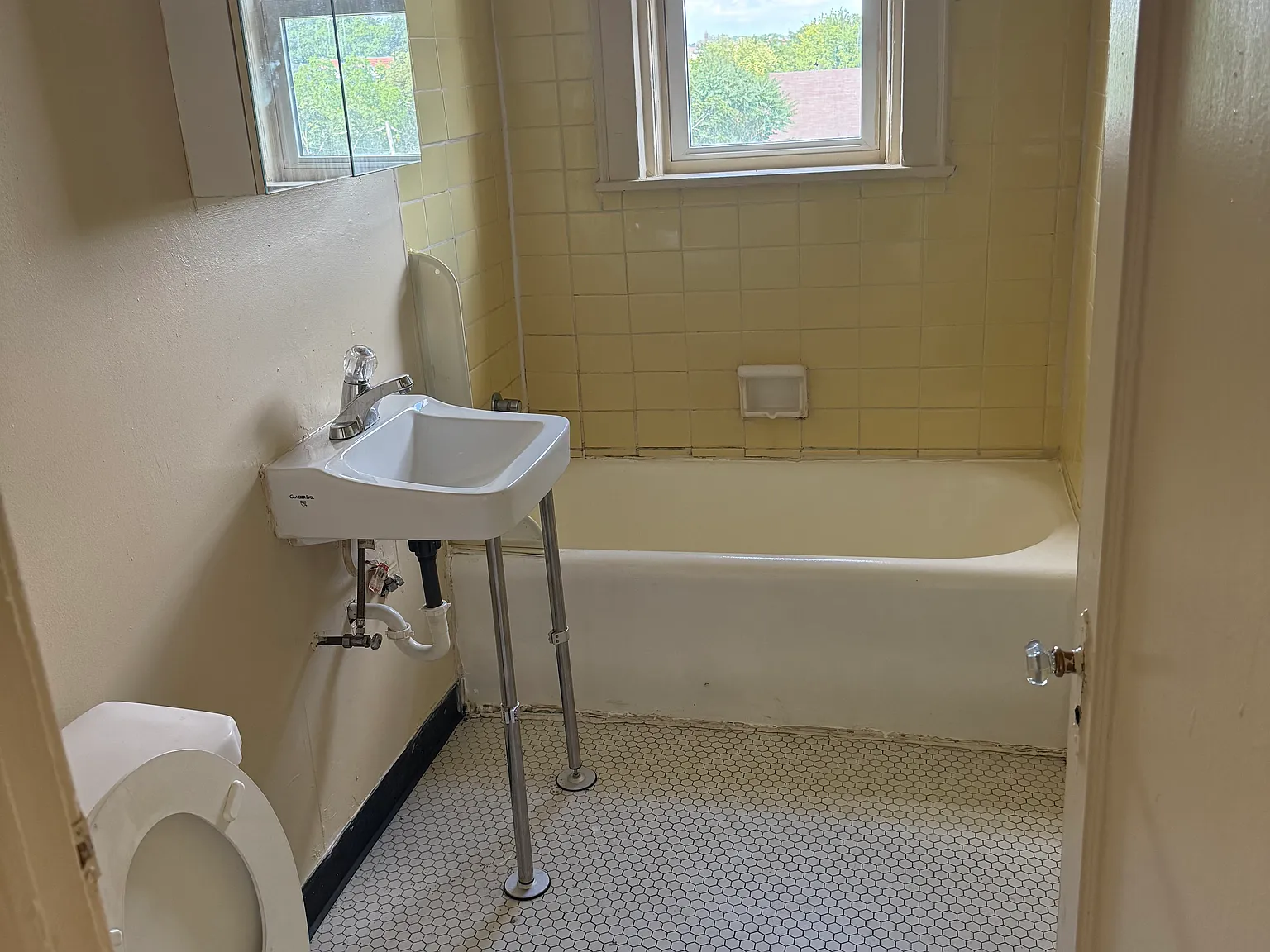 2 bed, 850 sqft, $1,300 — Photo 3